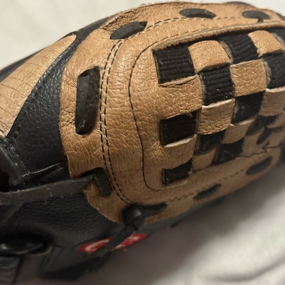 Rawlings Classic Tan and Black Glove - Picture 3 of 7